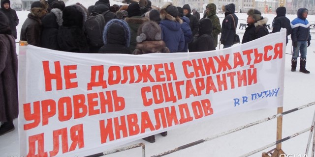В Якутске пациенты диализа вышли на пикет