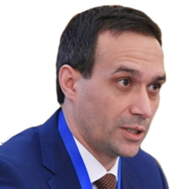 Ринат Максютов