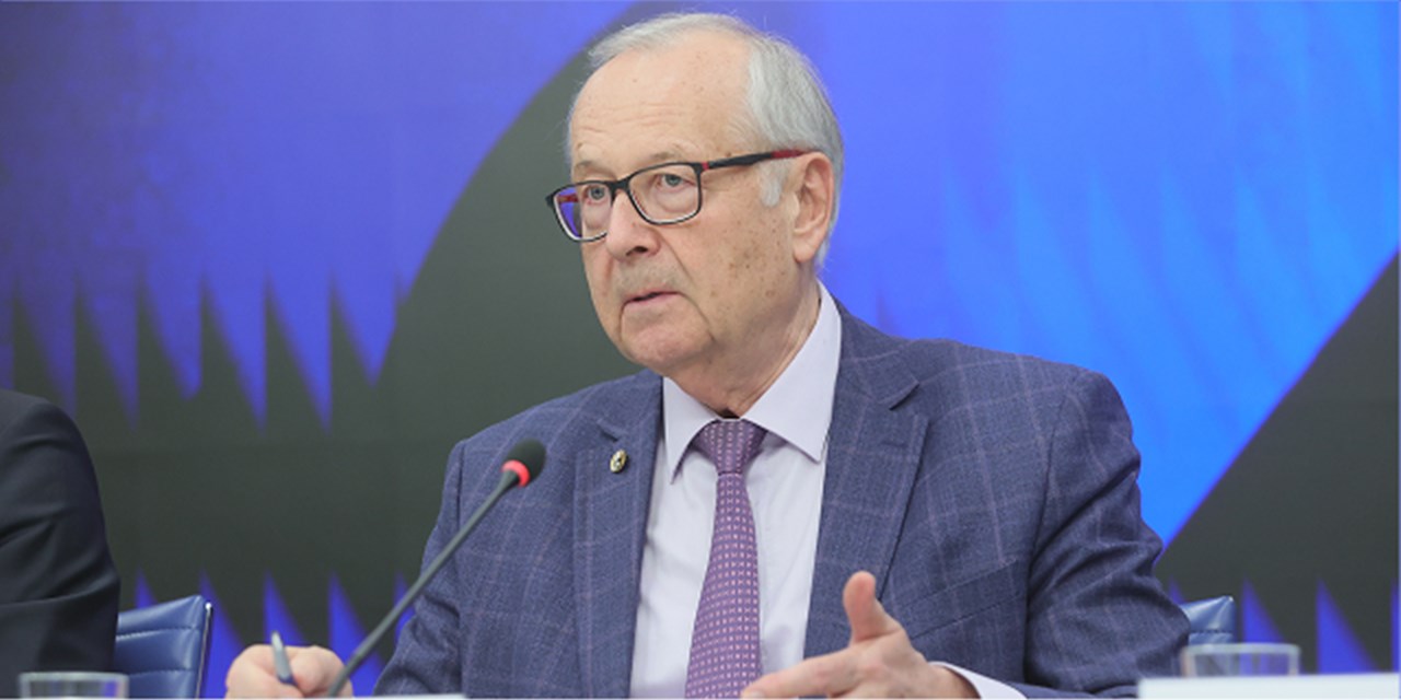 Эксперт Минздрава назвал пиковый возраст заболеваемости ГФМИ в России