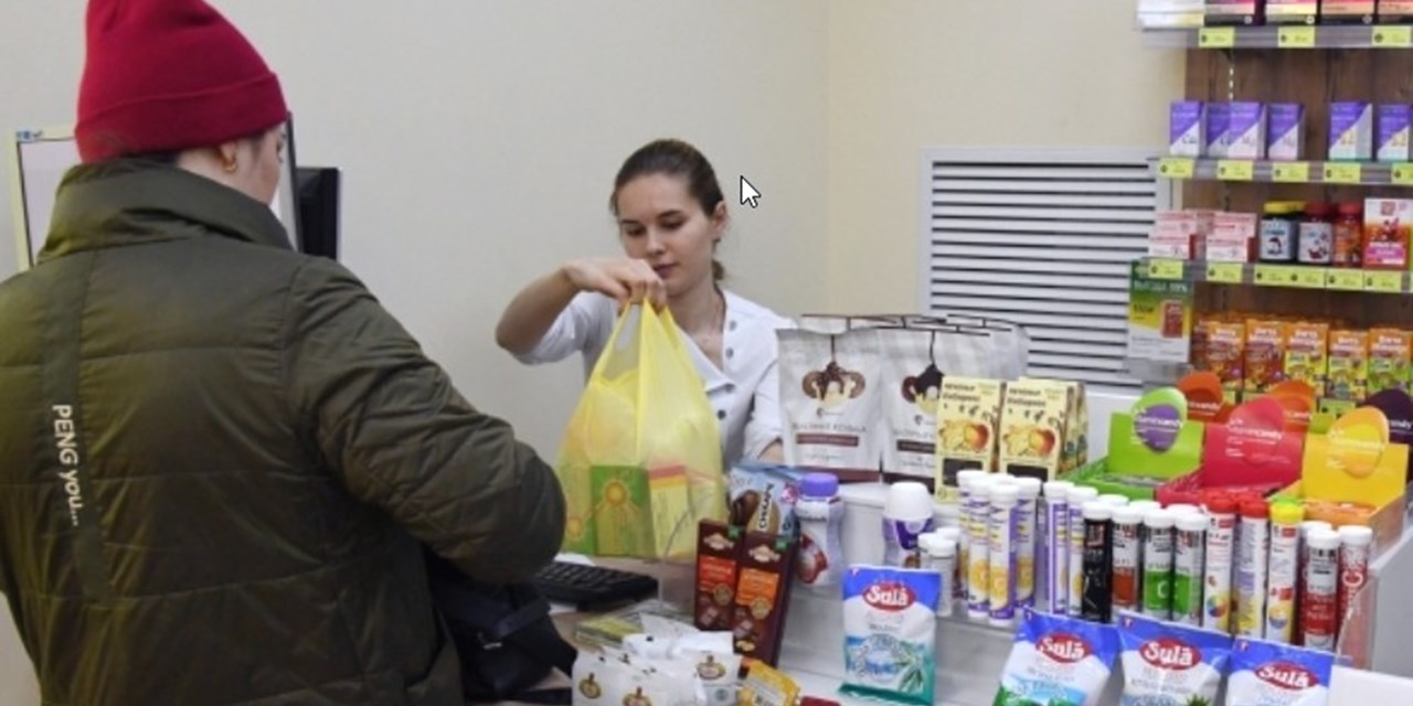 Медведев: Передвижные аптеки появятся в ряде населенных пунктов РФ