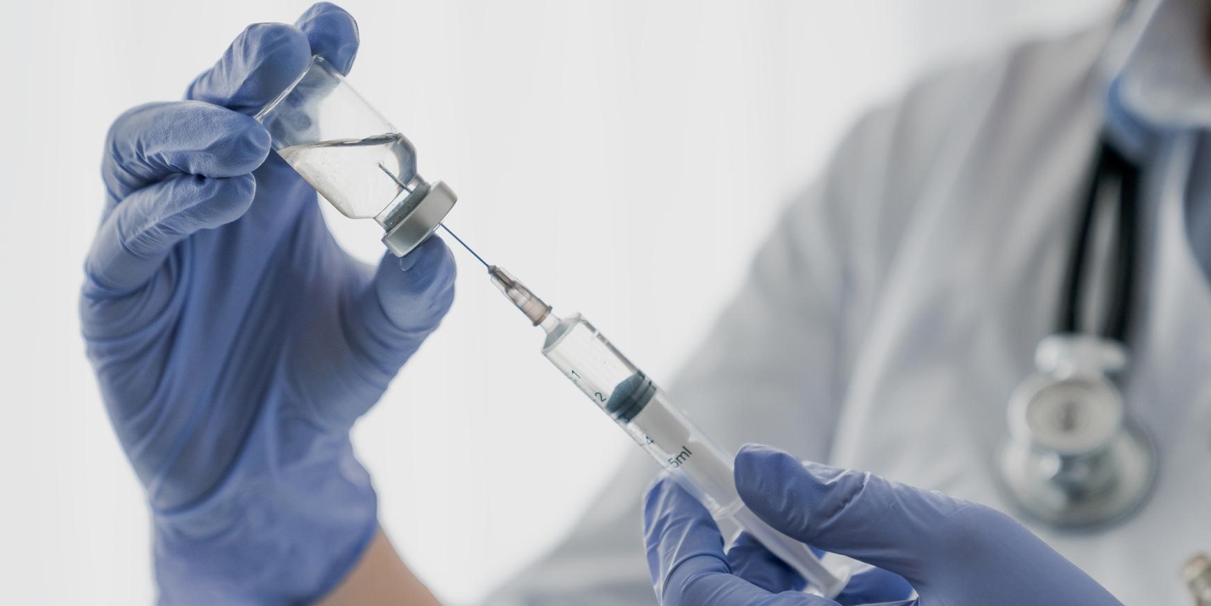 Заболеваемость выросла в 4 раза: когда в России будут бесплатные прививки от менингококка