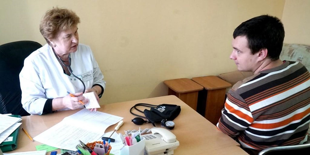 Врачебные справки начнут выдавать по новым правилам: без главного доказательства документ не отдадут