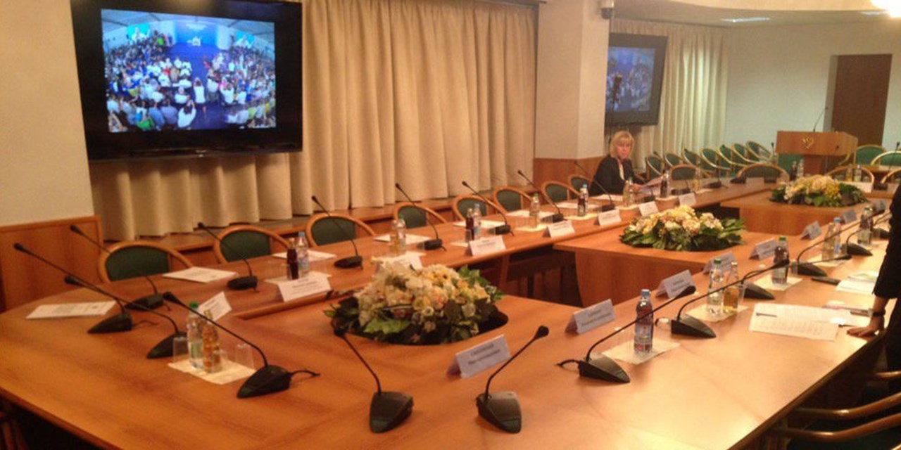 17.10.2013 Участие в заседании круглого стола, посвященного проблемам лекарственного обеспечения